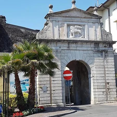 Residenza Teatro Vecchio شقة سالو